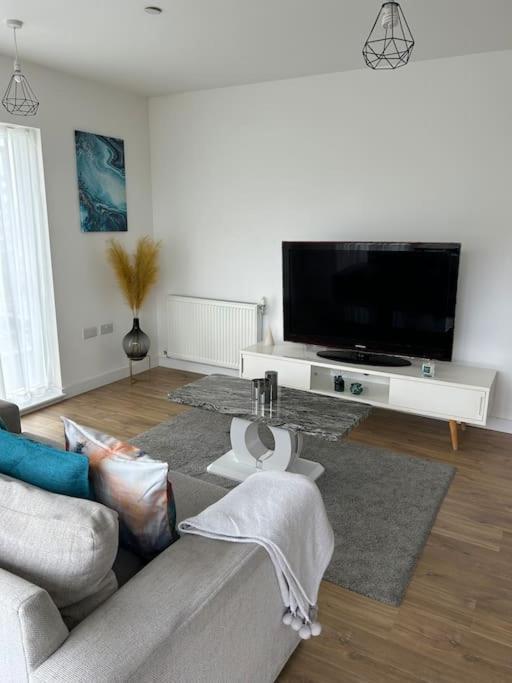Contemporary Urban Retreat, 2-Bedroom Haven By London City Airport Εξωτερικό φωτογραφία