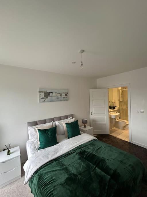 Contemporary Urban Retreat, 2-Bedroom Haven By London City Airport Εξωτερικό φωτογραφία